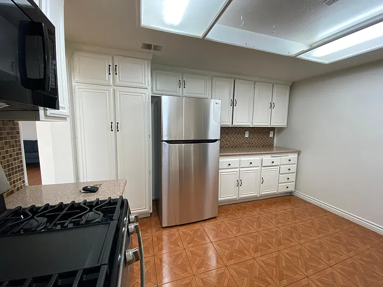 12900 Pan Am Blvd — Photo 10
