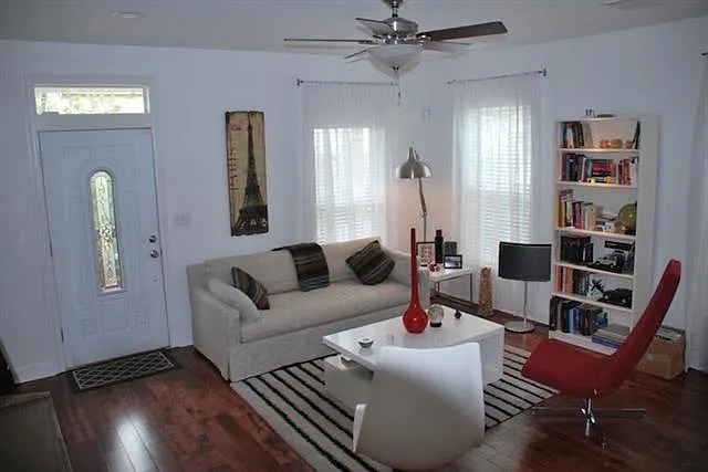 3 bed, 3.0 bath, 2112 sqft, $3,750 — Photo 2