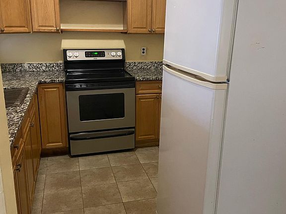 5th image of 3820 SW 7th Pl