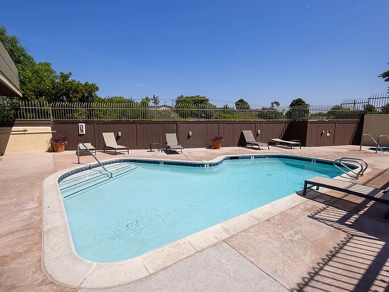 5252 Balboa Arms Dr #167 — Photo 25
