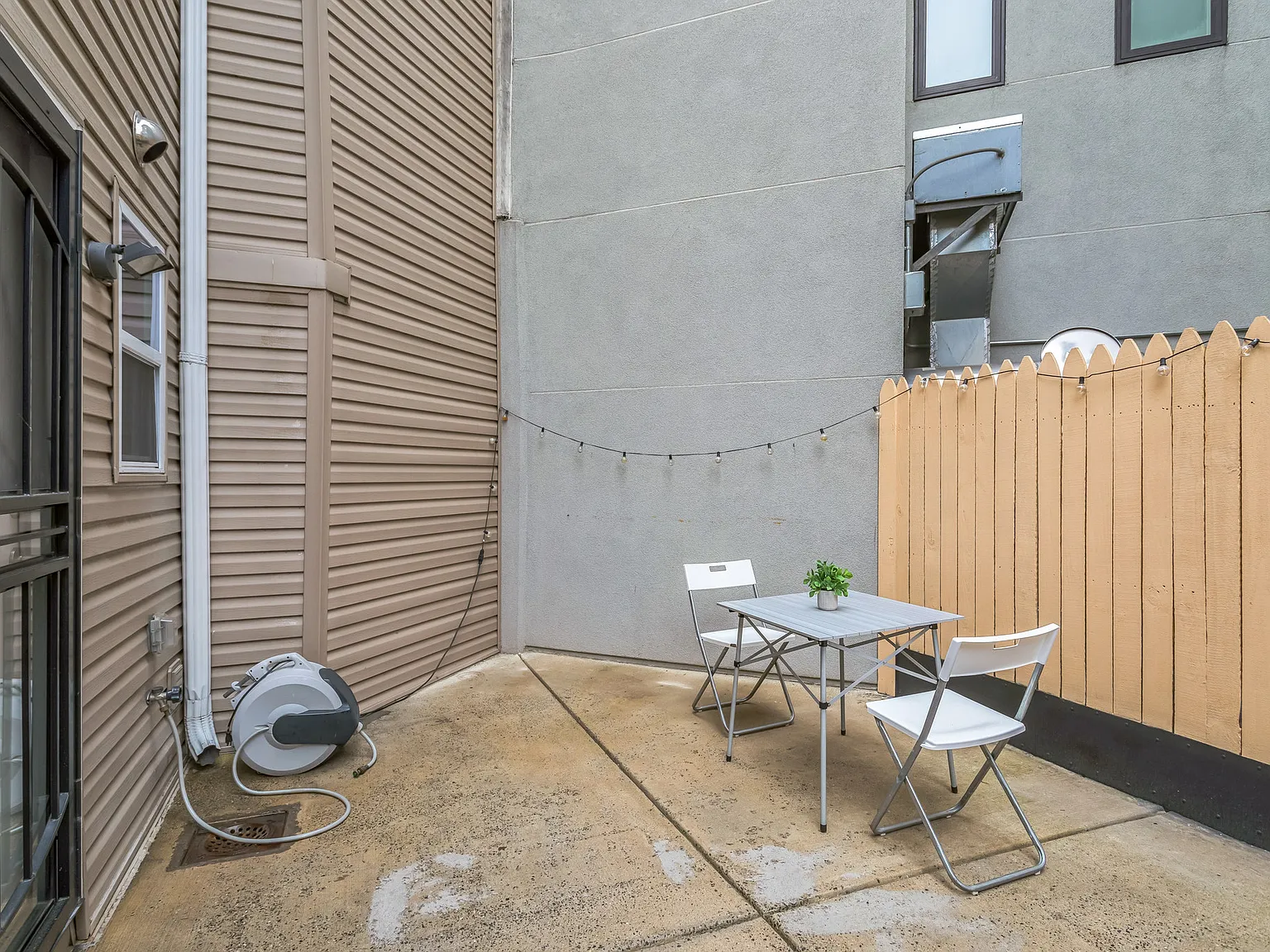 4 bed, 2150 sqft, $3,295 — Photo 4