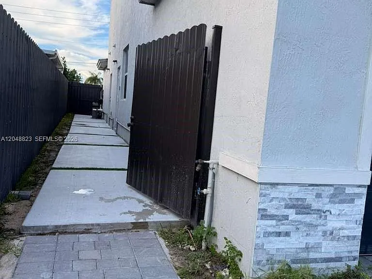 13623 SW 184th Ter — Photo 17