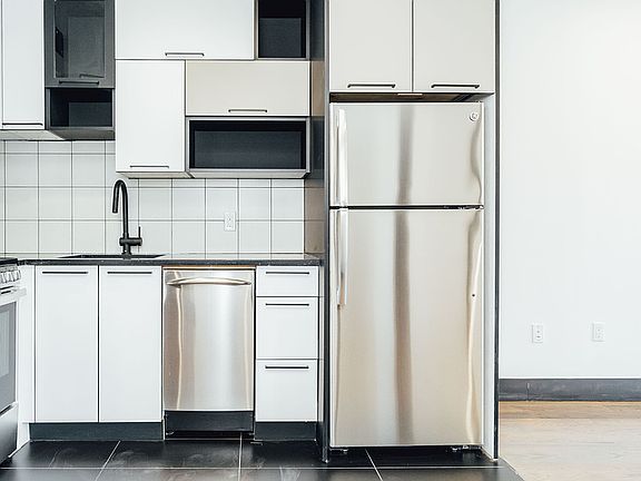 4th image of 277 Evergreen Ave #3L