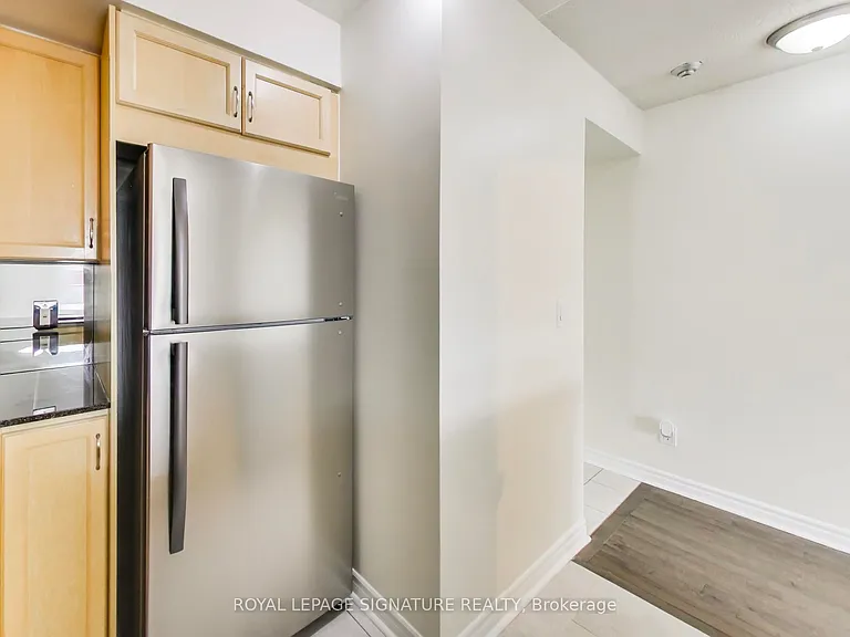 18 Kenaston Gdns #203 — Photo 11
