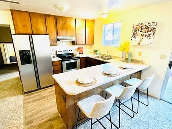 5th image of 642 W 1st Ave #202