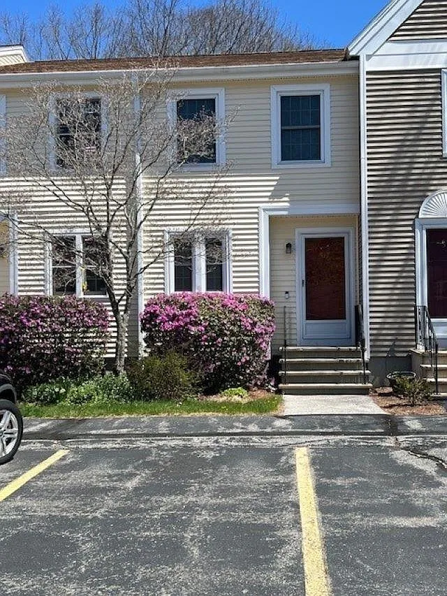 2 bed, 1.5 bath, 1030 sqft, $2,700 — Photo 1
