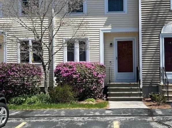 517 Fox Hollow Way, Manchester, NH 03104