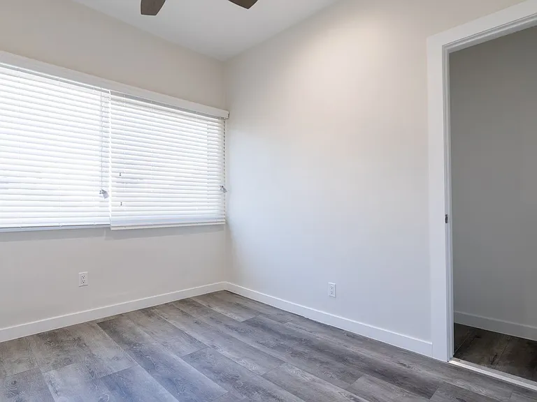 2025 E 4th St — Photo 18