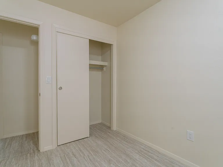 Zodiac Apartments — Photo 23