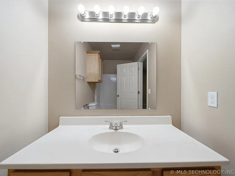1411 W Haskell St — Photo 17