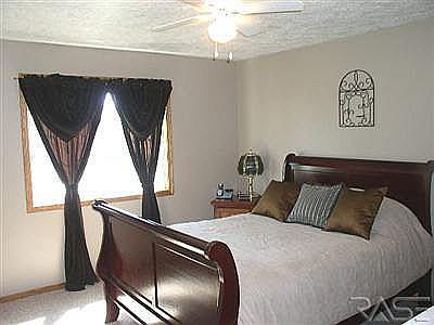 5th image of 627 Hickory Ln