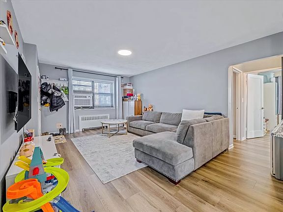 4th image of 168-04 19th Ave #3-187