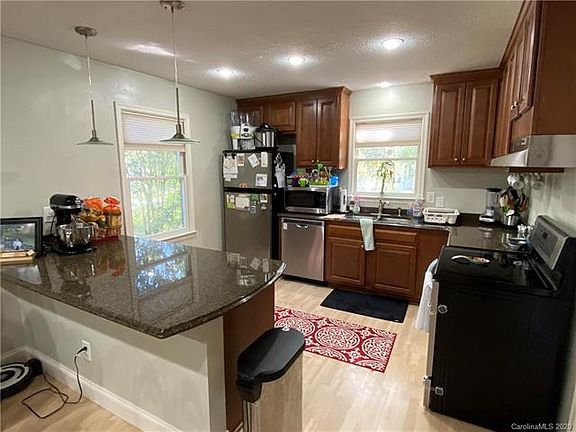 3rd image of 110 Country Ln #5