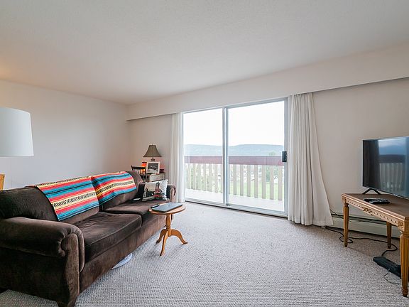 4th image of 524 2nd Ave #208