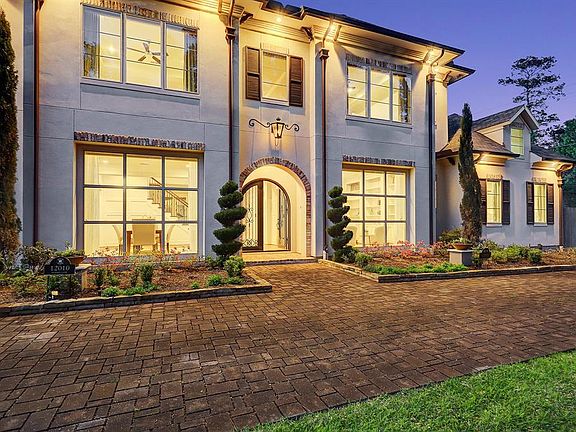 A stately entrance and amazing curb appeal. Located in the heart of Bunker Hill Village in the Memorial Villages. Enjoy privacy, unparalleled Village Police, Fire, and emergency services! PLUS highly acclaimed SBISD schools.