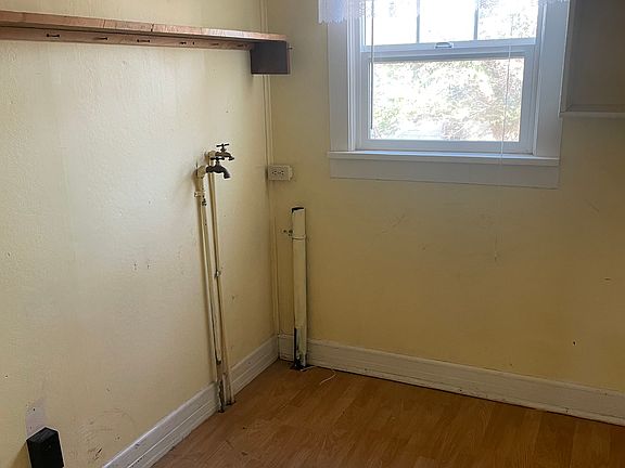 4th image of 209 W Gilliam St