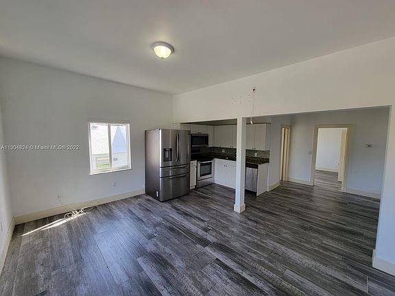 2nd image of 2500 NE 192nd St APT 5
