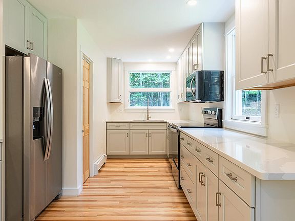 3rd image of 30 Bayberry Lane