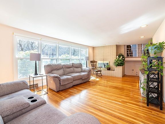 3rd image of 50 Valley Hill Dr