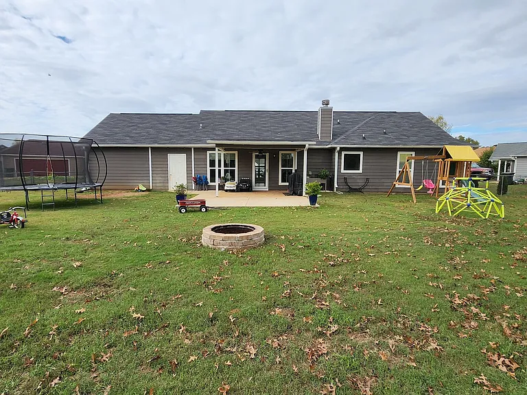 48 Wheatfield Dr — Photo 37