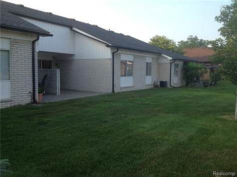 4th image of 628 Country Club Dr