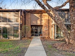 22958 Mastick Rd APT 202, Fairview Park, OH 44126