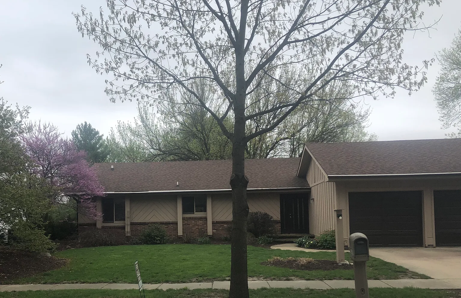 1405 Country Lake Dr photo 1