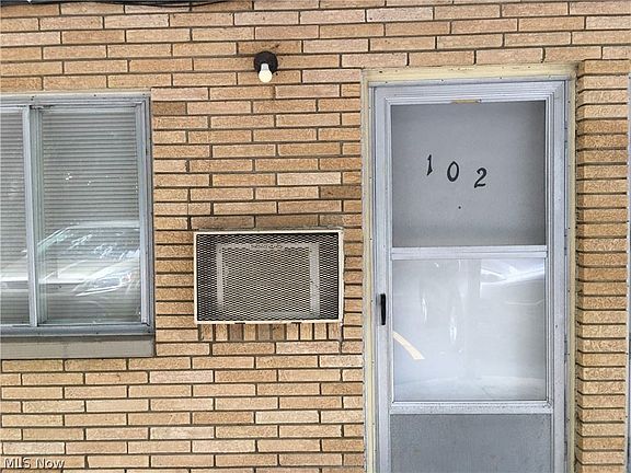3rd image of 760 W Main St APT 102