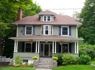 45 Chestnut St, Windsor Locks, CT 06096