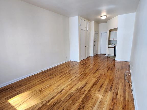 4th image of 424 E 77th St APT 4B