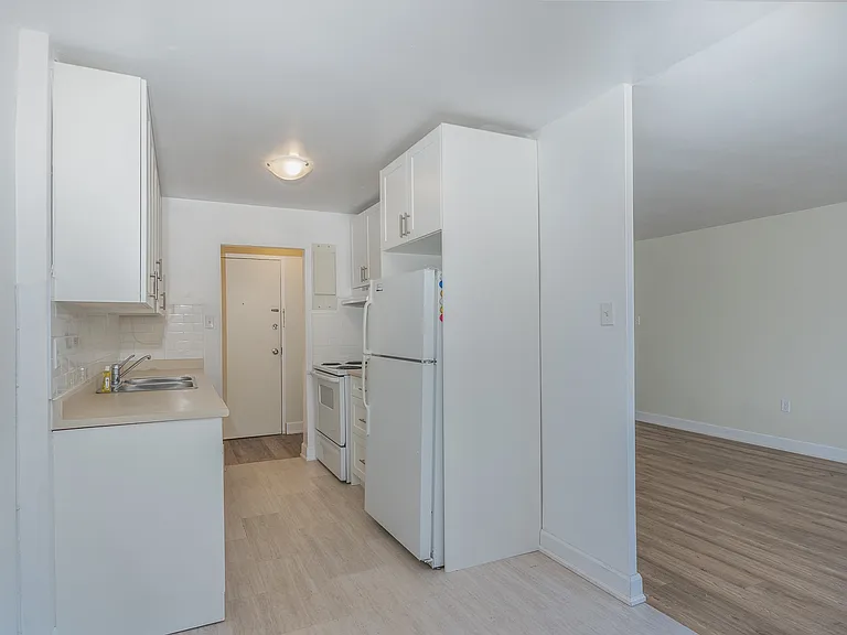 794 Waterloo St — Photo 7