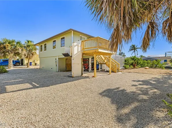 3637 Schooner Ln, Saint James City, FL 33956