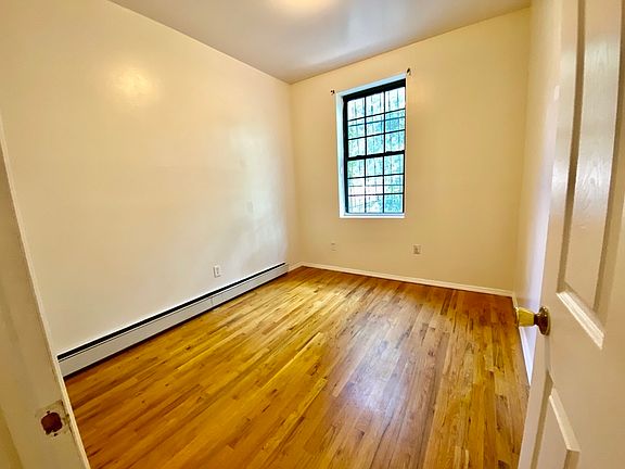 5th image of 214 Gates Ave