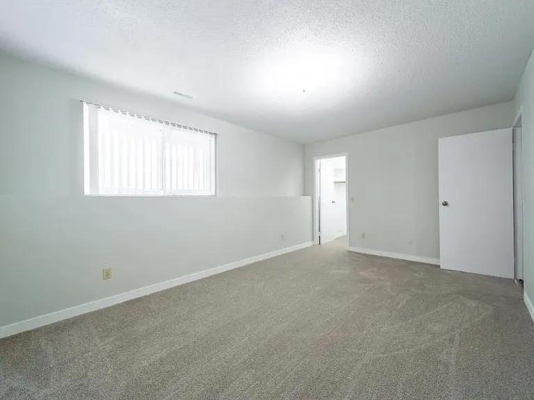 32 Holmes St — Photo 10
