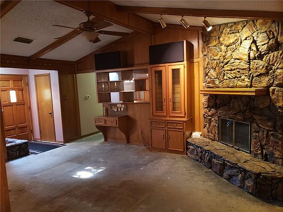 3rd image of 830 County Road 3101