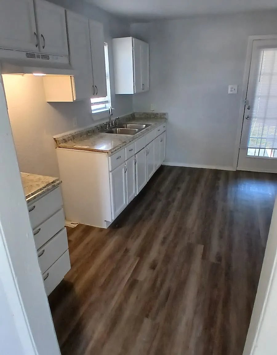 3 bed, 852 sqft, $1,399 — Photo 2