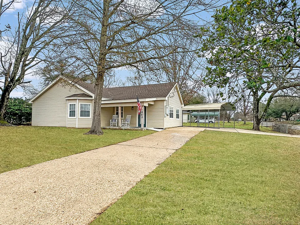 402 Wallace Dean Rd