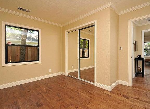 5th image of 936 Redwood Ave