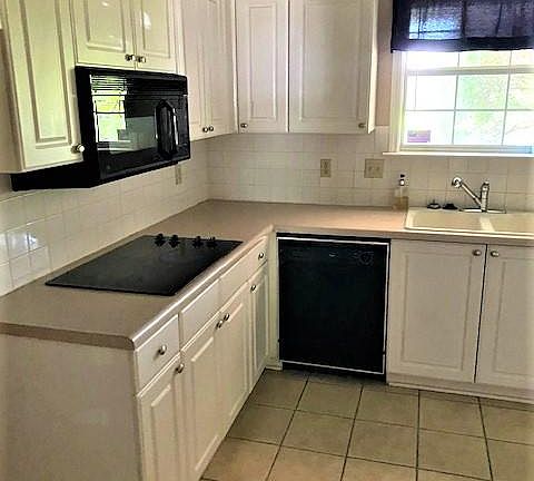 2nd image of 1811 N Cypress Ave
