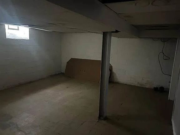 4th image of 24346 Cloverlawn Ave