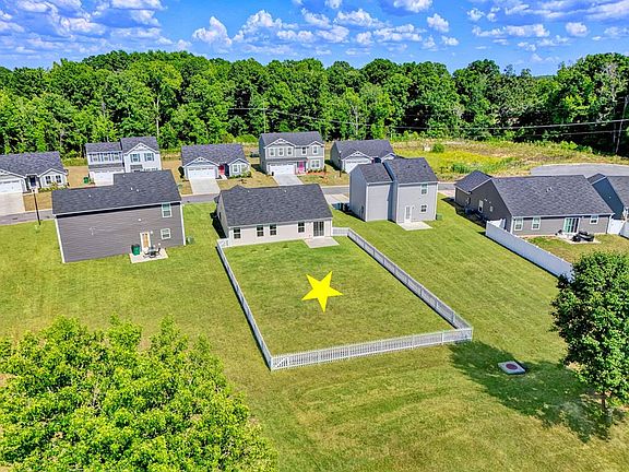 3rd image of 220 Highland Station Dr
