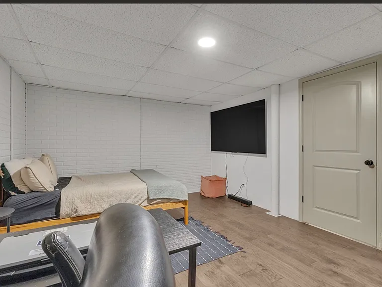 61 Brenda Ct — Photo 32