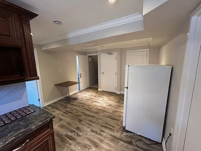 137 Cherokee Blvd #BASEMENT — Photo 5