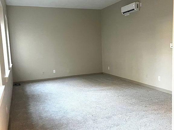 3rd image of 585 Main St APT 102