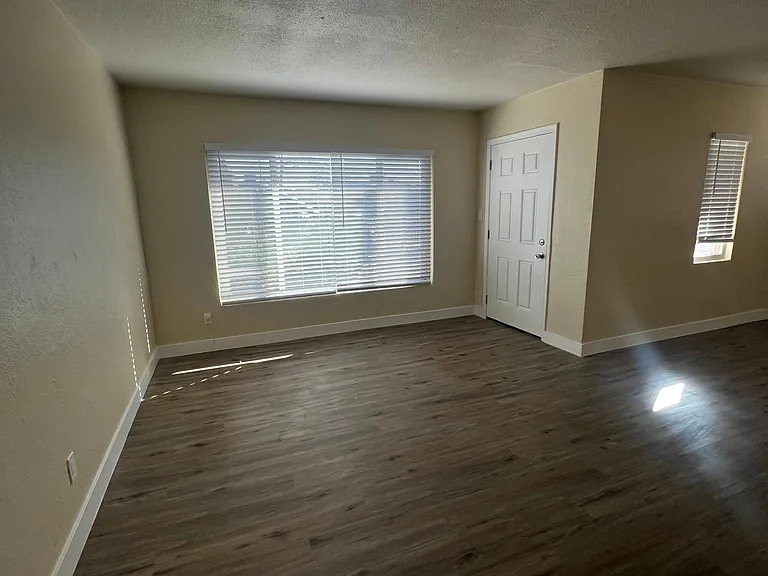 1721 Linden Ave — Photo 24