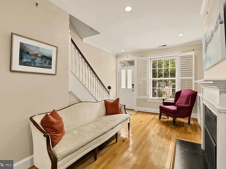 1338 28th St NW — Photo 3