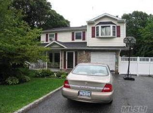 75 Pleasant Ave, Centereach, NY 11720