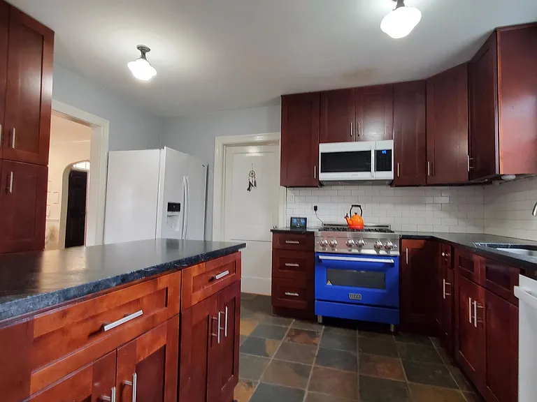 2105 New Bern Ave — Photo 6