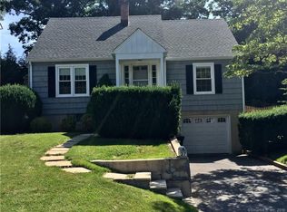 27 Hunt Ter, Greenwich, CT 06831