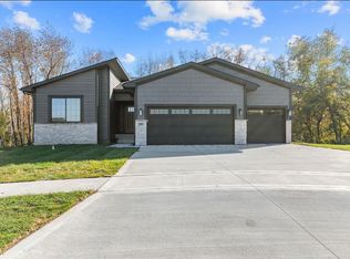 809 Whitetail Ct, Mitchellville, IA 50169